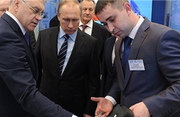 Tổng thống Putin được trao "chìa khóa bầu trời"